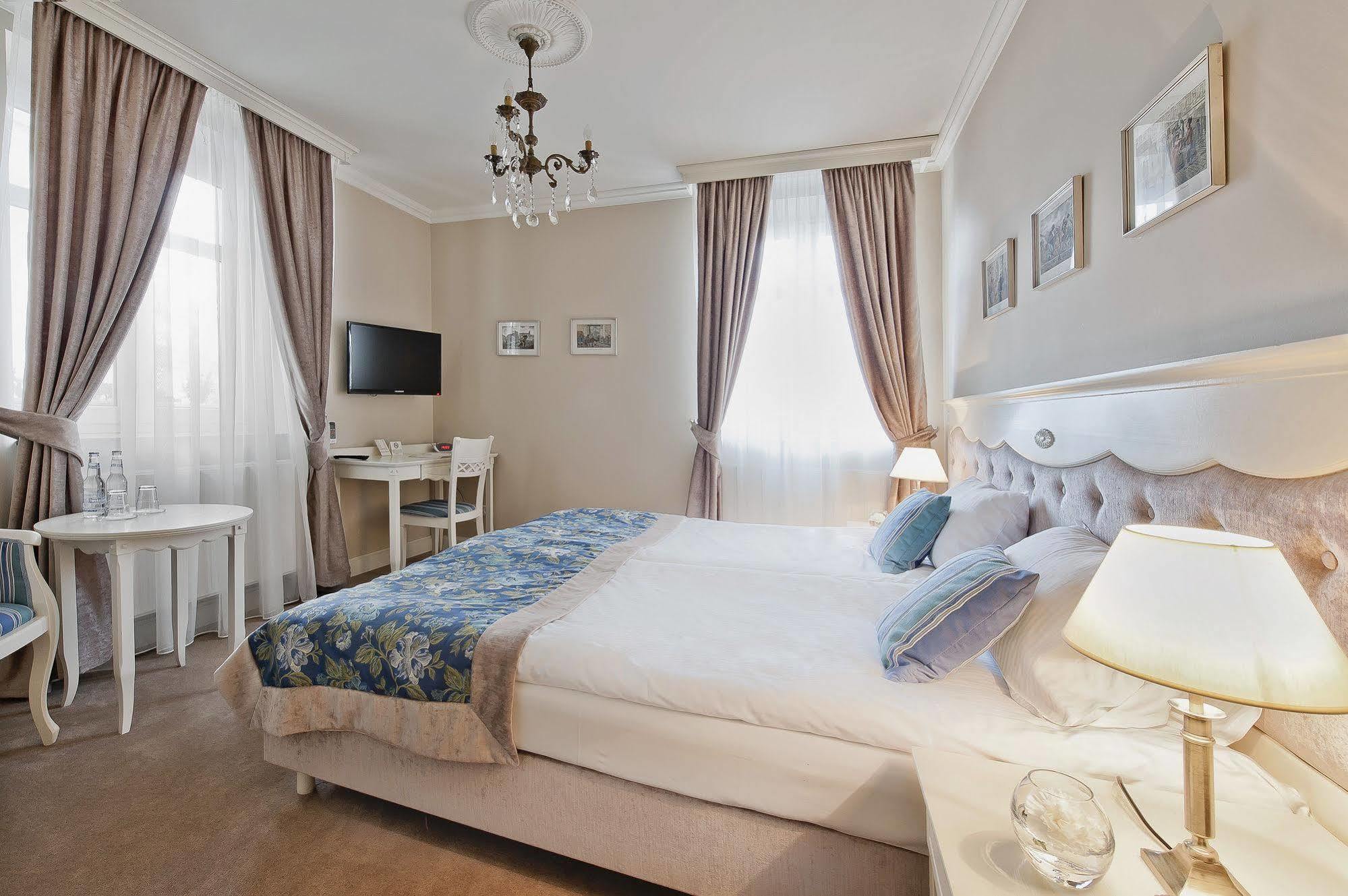 Ambasadorski Residence Rzeszów Extérieur photo